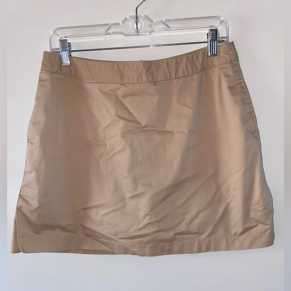 Adidas | womanโs stretch shorts shirt | size 8